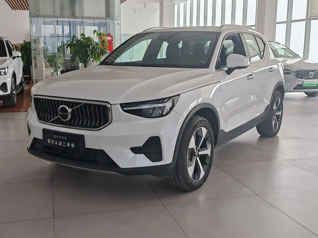 Volvo Volvo XC40 2025 B4 AWD Ultimate Luxury Edition 2024