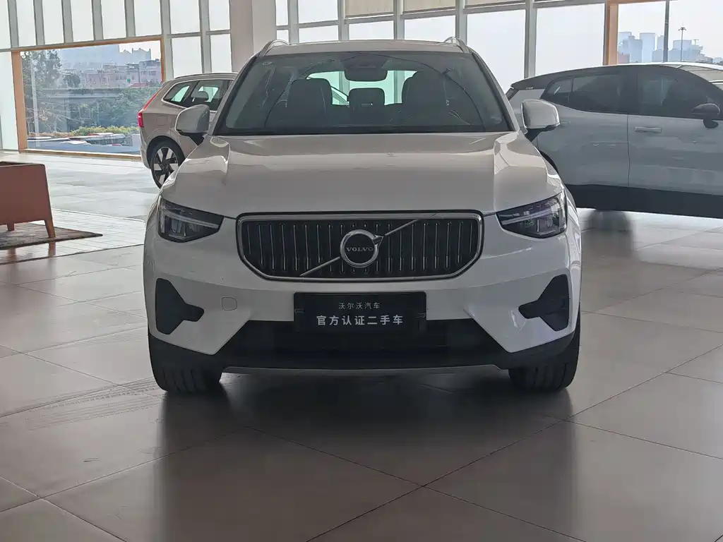 Volvo Volvo XC40 2025 B4 AWD Ultimate Luxury Edition 2024 - thumbnail 2