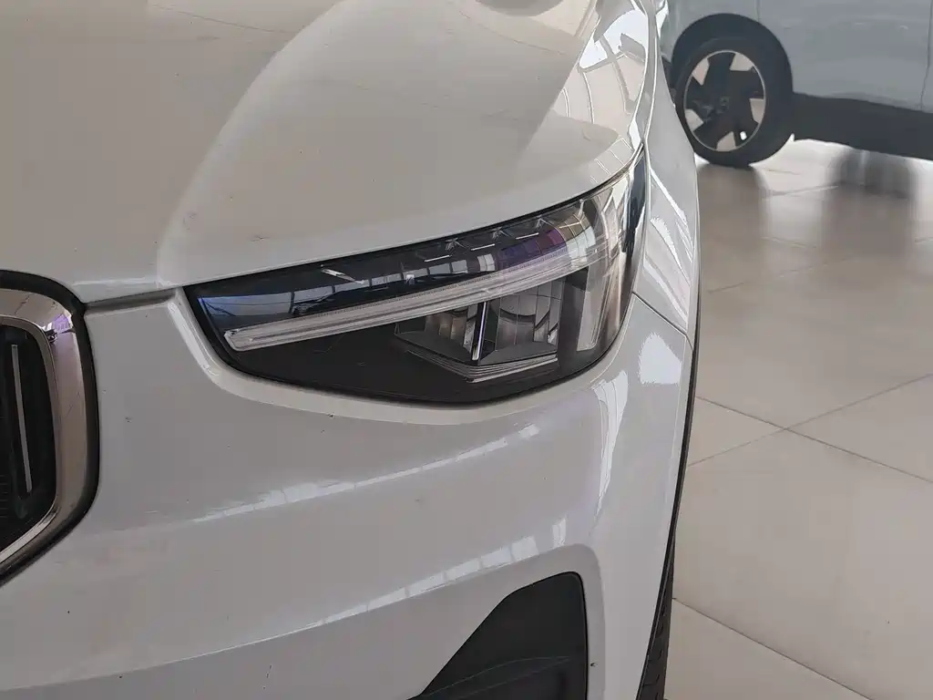Volvo Volvo XC40 2025 B4 AWD Ultimate Luxury Edition 2024 - thumbnail 4