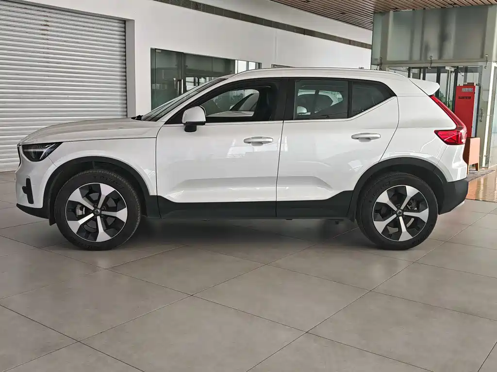 Volvo Volvo XC40 2025 B4 AWD Ultimate Luxury Edition 2024 - thumbnail 6