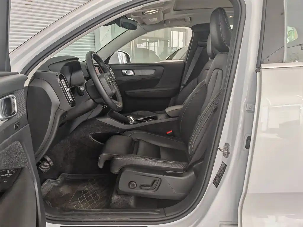 Volvo Volvo XC40 2025 B4 AWD Ultimate Luxury Edition 2024 - thumbnail 10
