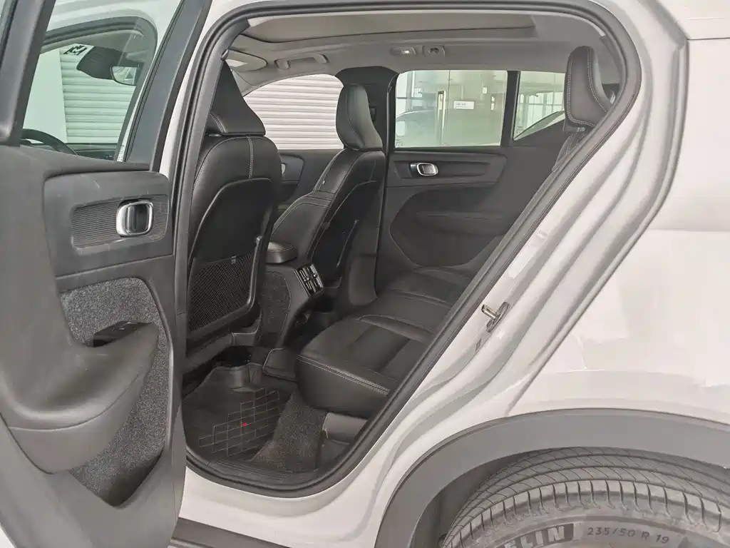 Volvo Volvo XC40 2025 B4 AWD Ultimate Luxury Edition 2024 - thumbnail 14