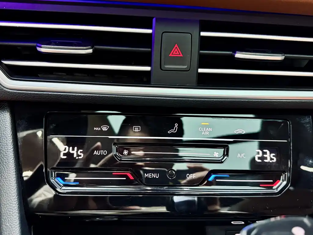 Volkswagen Volkswagen Sagitar 2023 300TSI DSG Excellence Edition 2022 - thumbnail 15