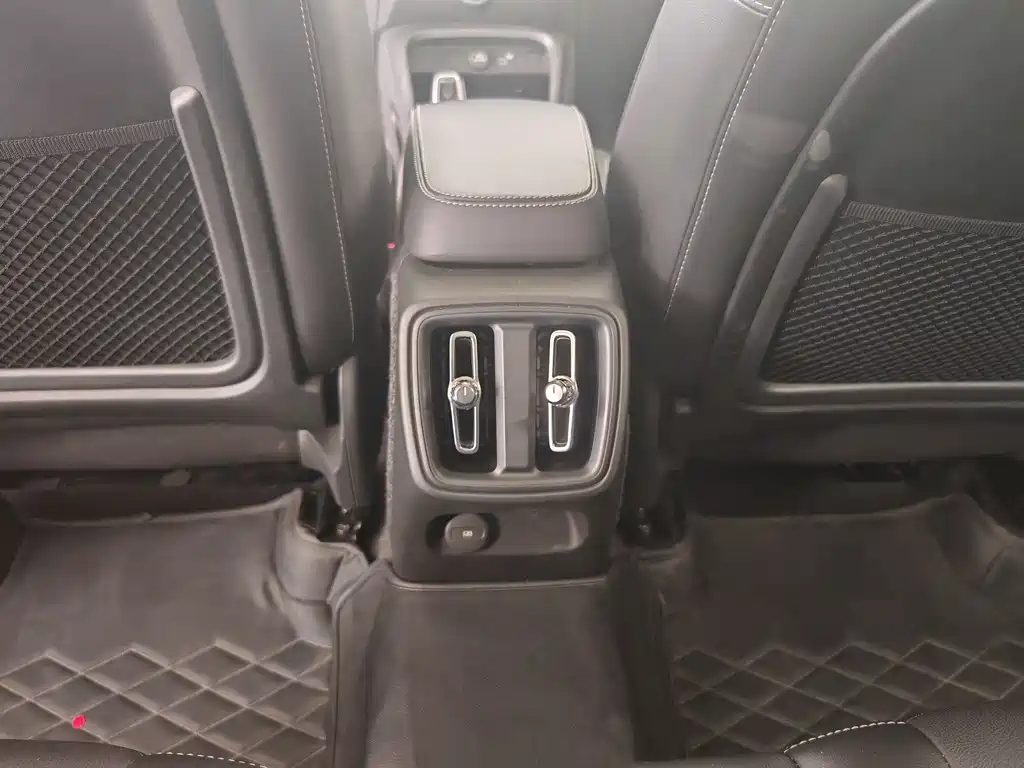 Volvo Volvo XC40 2025 B4 AWD Ultimate Luxury Edition 2024 - thumbnail 16