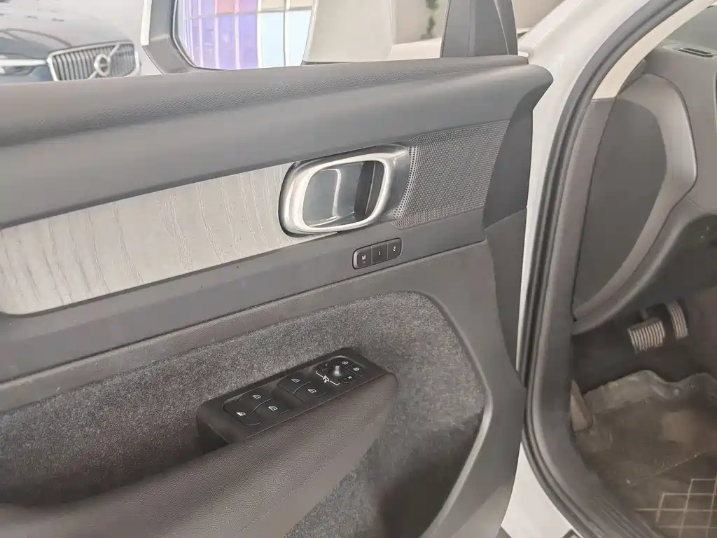 Volvo Volvo XC40 2025 B4 AWD Ultimate Luxury Edition 2024 - thumbnail 18