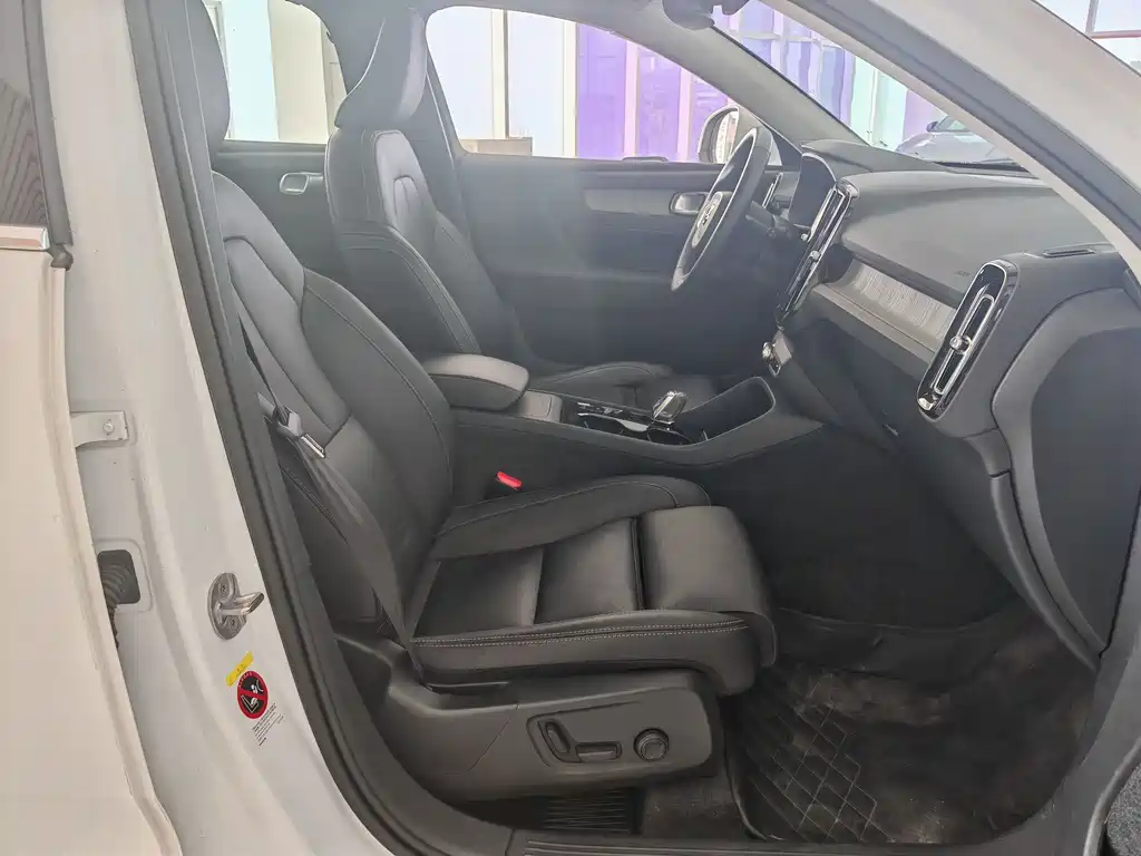 Volvo Volvo XC40 2025 B4 AWD Ultimate Luxury Edition 2024 - thumbnail 23