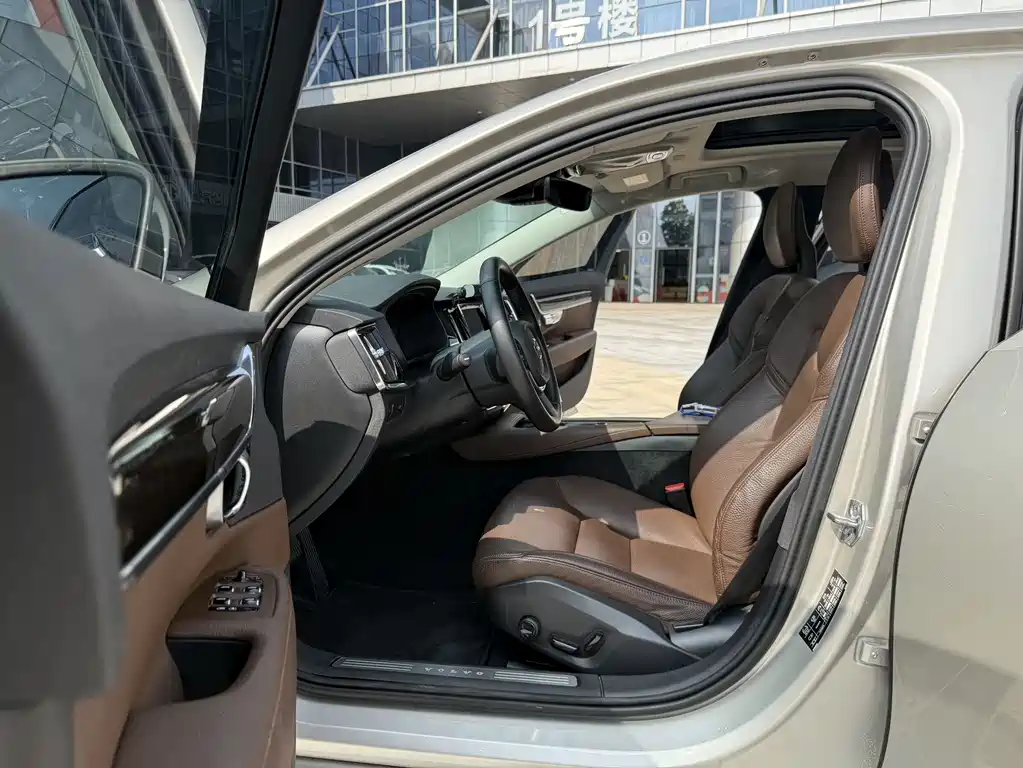 Volvo Volvo S90 2018 T4 IntelliSafe Pro 2018 - thumbnail 4