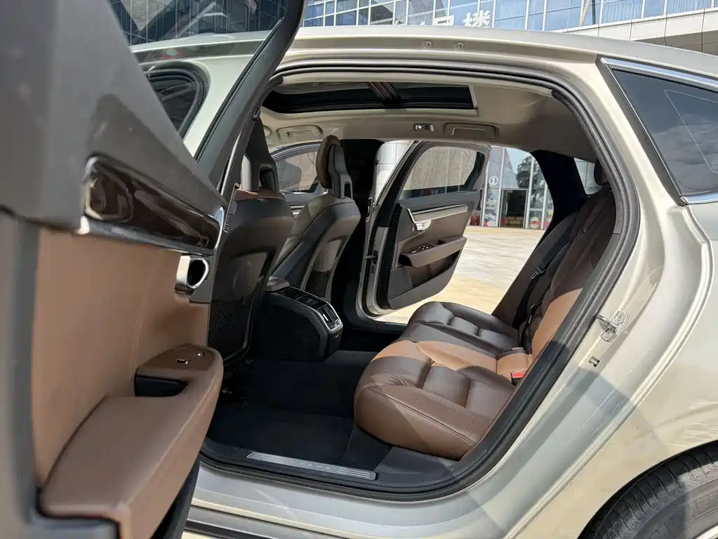 Volvo Volvo S90 2018 T4 IntelliSafe Pro 2018 - thumbnail 5