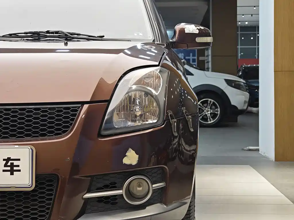 Suzuki Swift 2011 1.5L Automatic Sport Edition 2012 - thumbnail 2
