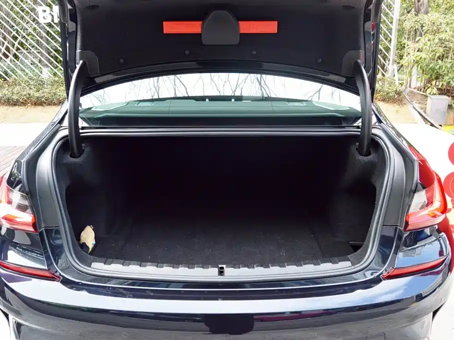 BMW BMW 3 Series 2022 330i M Sport Shadow Night Package 2022 - thumbnail 6