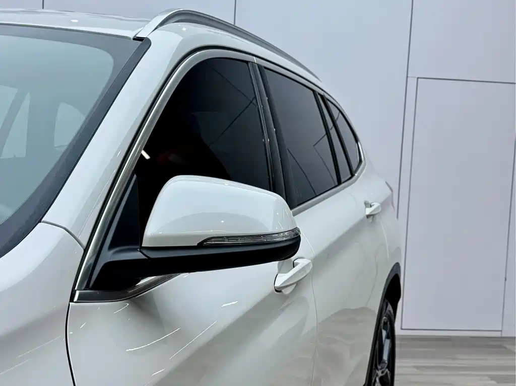 BMW BMW X1 2022 sDrive25Li Leading Edition 2023 - thumbnail 4