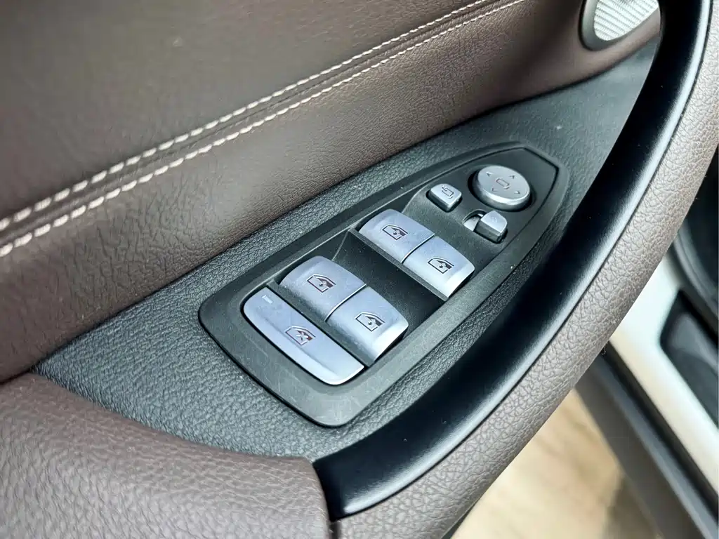 BMW BMW X1 2022 sDrive25Li Leading Edition 2023 - thumbnail 16