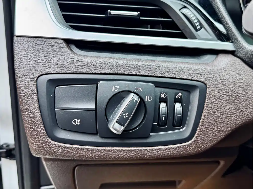 BMW BMW X1 2022 sDrive25Li Leading Edition 2023 - thumbnail 17