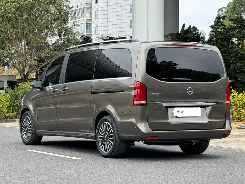 Mercedes-Benz Mercedes-Benz V-Class 2018 V 260 Exclusive Edition Euro V 2018 - thumbnail 4
