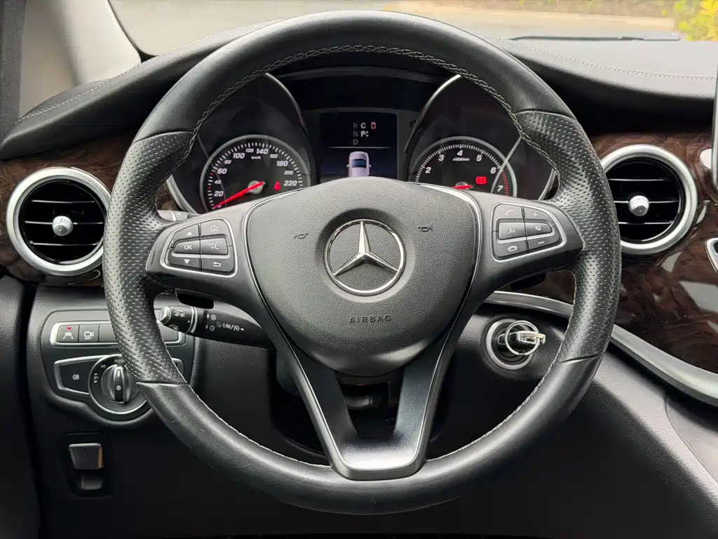Mercedes-Benz Mercedes-Benz V-Class 2018 V 260 Exclusive Edition Euro V 2018 - thumbnail 13