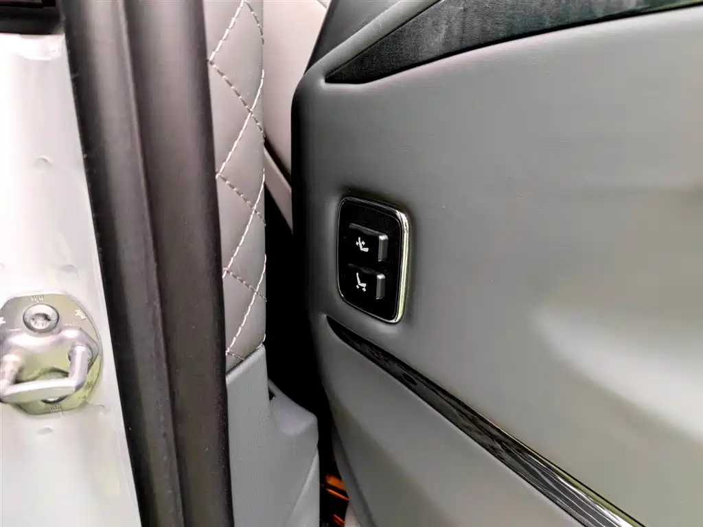 Mercedes-Benz Vito 2021 2.0T Business Edition 7-seater 2023 - thumbnail 16