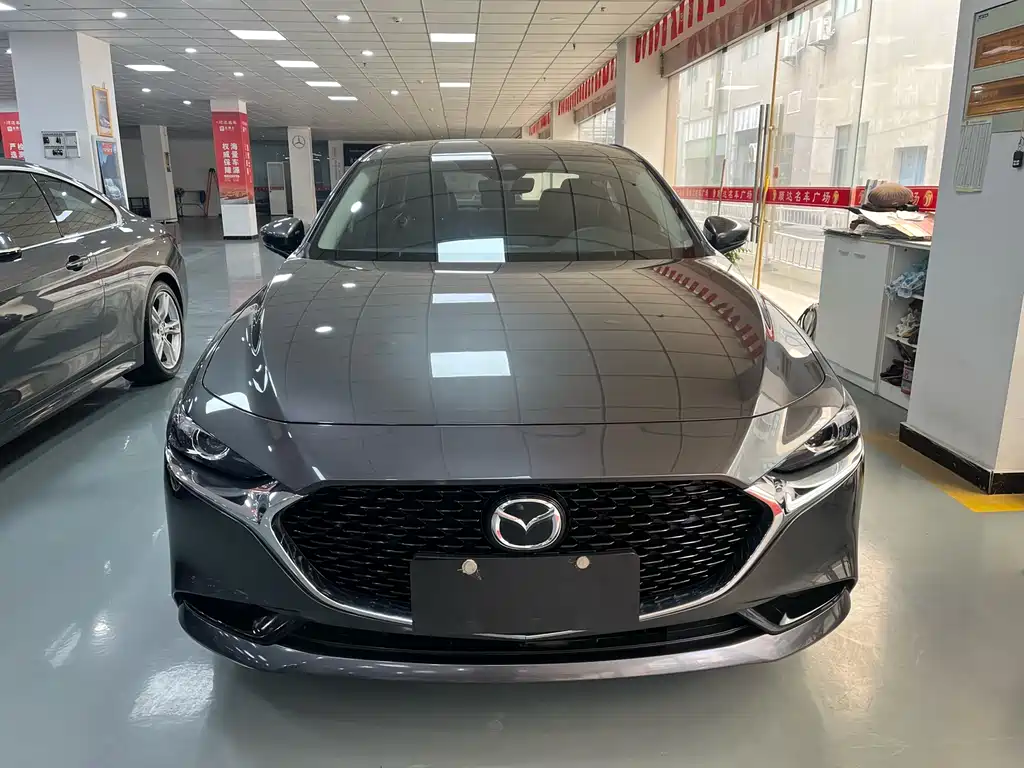 Mazda Mazda 3 Axela 2022 2.0L Automatic Premium Edition 2023 - thumbnail 2