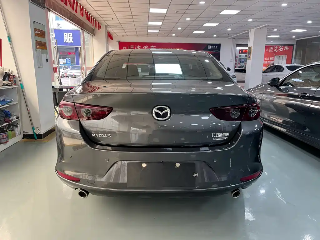 Mazda Mazda 3 Axela 2022 2.0L Automatic Premium Edition 2023 - thumbnail 4