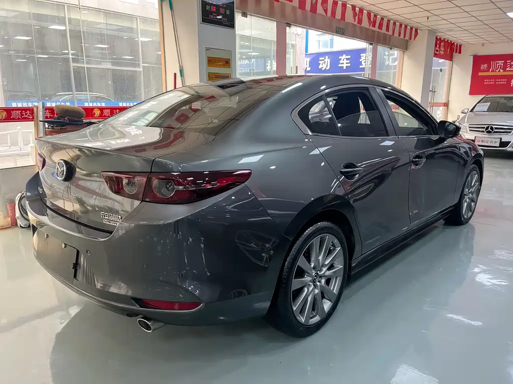 Mazda Mazda 3 Axela 2022 2.0L Automatic Premium Edition 2023 - thumbnail 5
