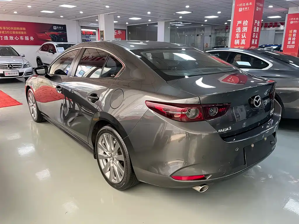 Mazda Mazda 3 Axela 2022 2.0L Automatic Premium Edition 2023 - thumbnail 6