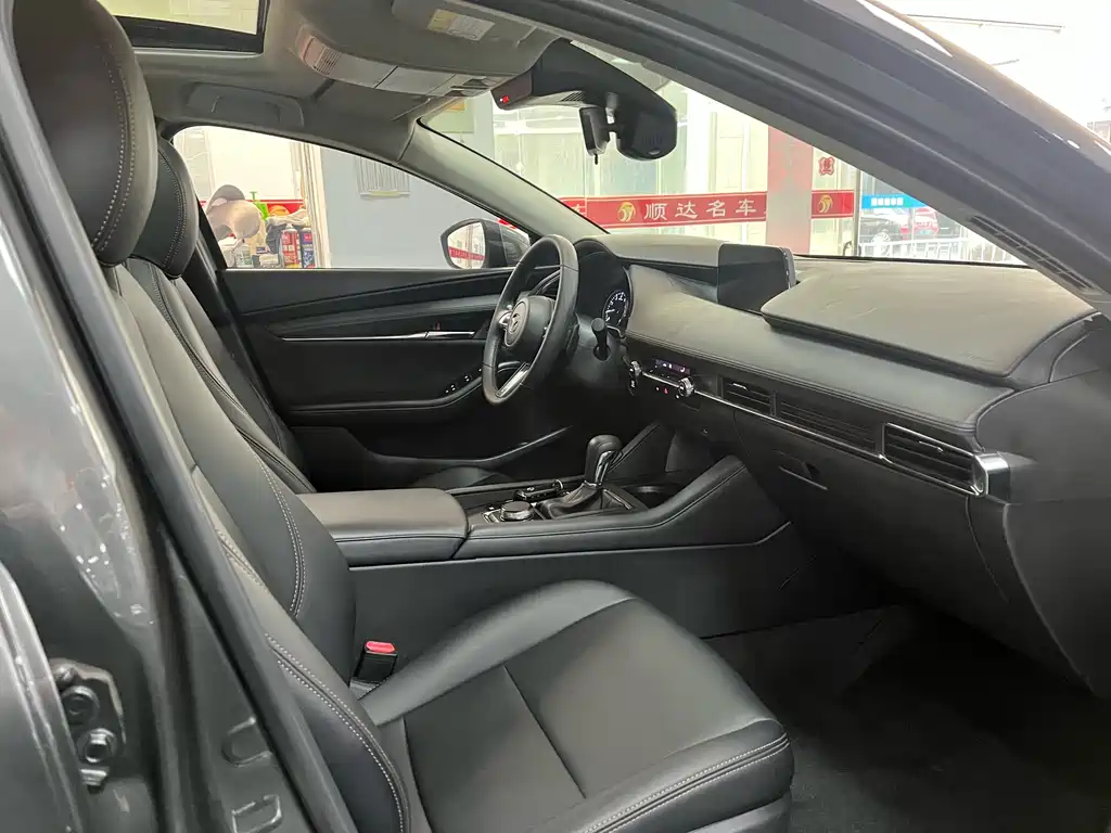 Mazda Mazda 3 Axela 2022 2.0L Automatic Premium Edition 2023 - thumbnail 10