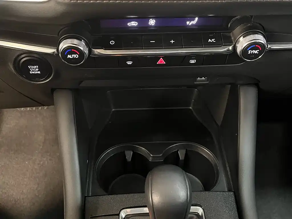 Mazda Mazda 3 Axela 2022 2.0L Automatic Premium Edition 2023 - thumbnail 14