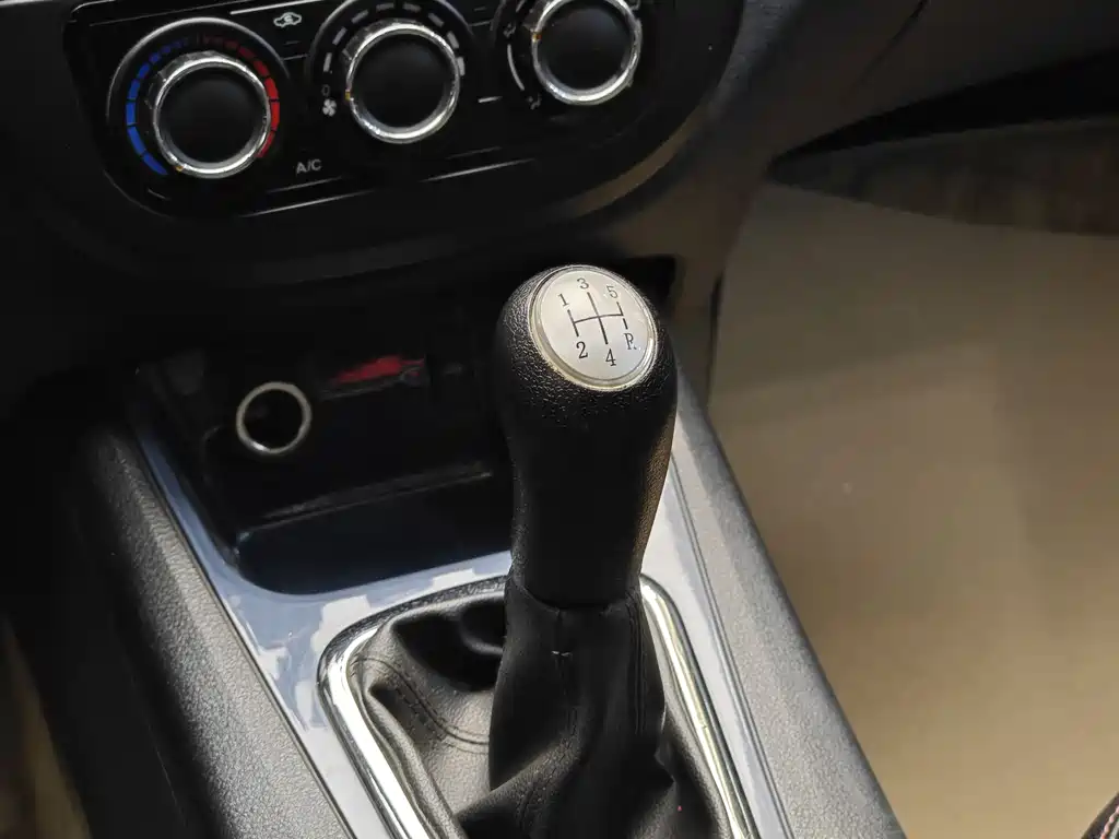 Dongfeng Fengxing Jingyi X5 2013 1.6L Manual Premium Edition China V 2012 - thumbnail 17