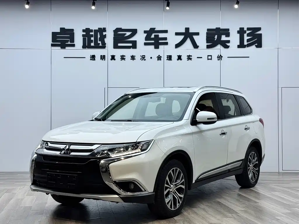 Mitsubishi Outlander 2018 2.4L AWD Premium Edition 5-seater 2018 - thumbnail 3