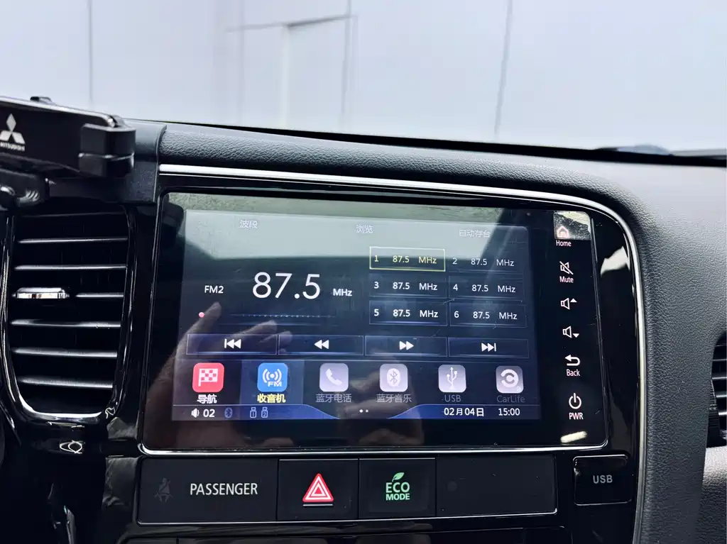 Mitsubishi Outlander 2018 2.4L AWD Premium Edition 5-seater 2018 - thumbnail 4