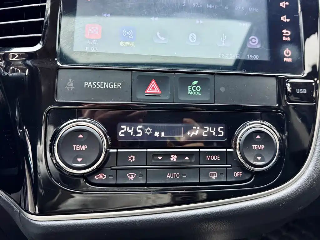 Mitsubishi Outlander 2018 2.4L AWD Premium Edition 5-seater 2018 - thumbnail 6