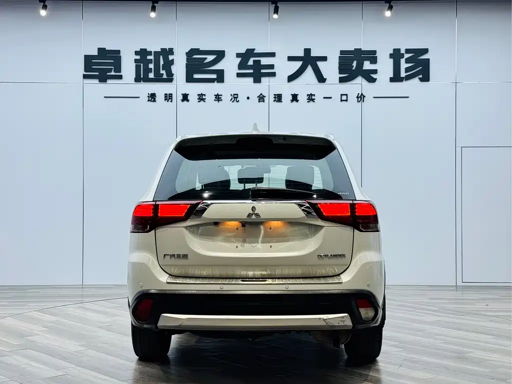 Mitsubishi Outlander 2018 2.4L AWD Premium Edition 5-seater 2018 - thumbnail 14