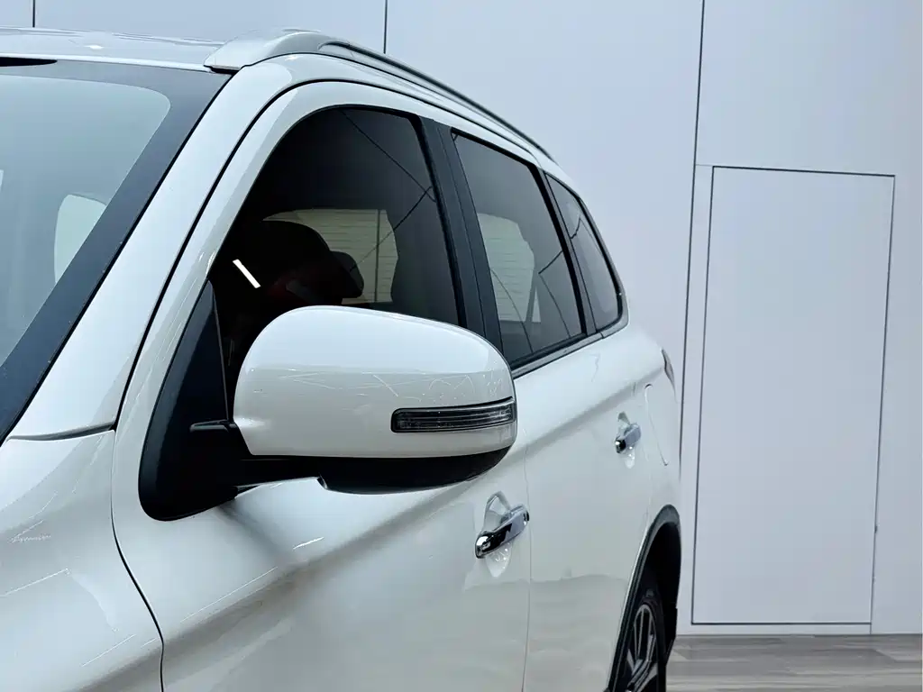 Mitsubishi Outlander 2018 2.4L AWD Premium Edition 5-seater 2018 - thumbnail 25