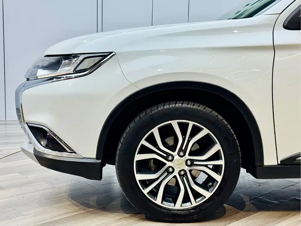 Mitsubishi Outlander 2018 2.4L AWD Premium Edition 5-seater 2018 - thumbnail 26