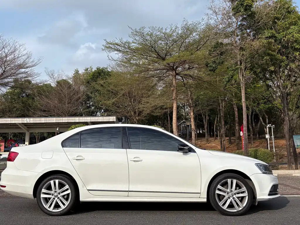 Volkswagen Volkswagen Sagitar 2018 280TSI DSG Edition 2018 - thumbnail 4