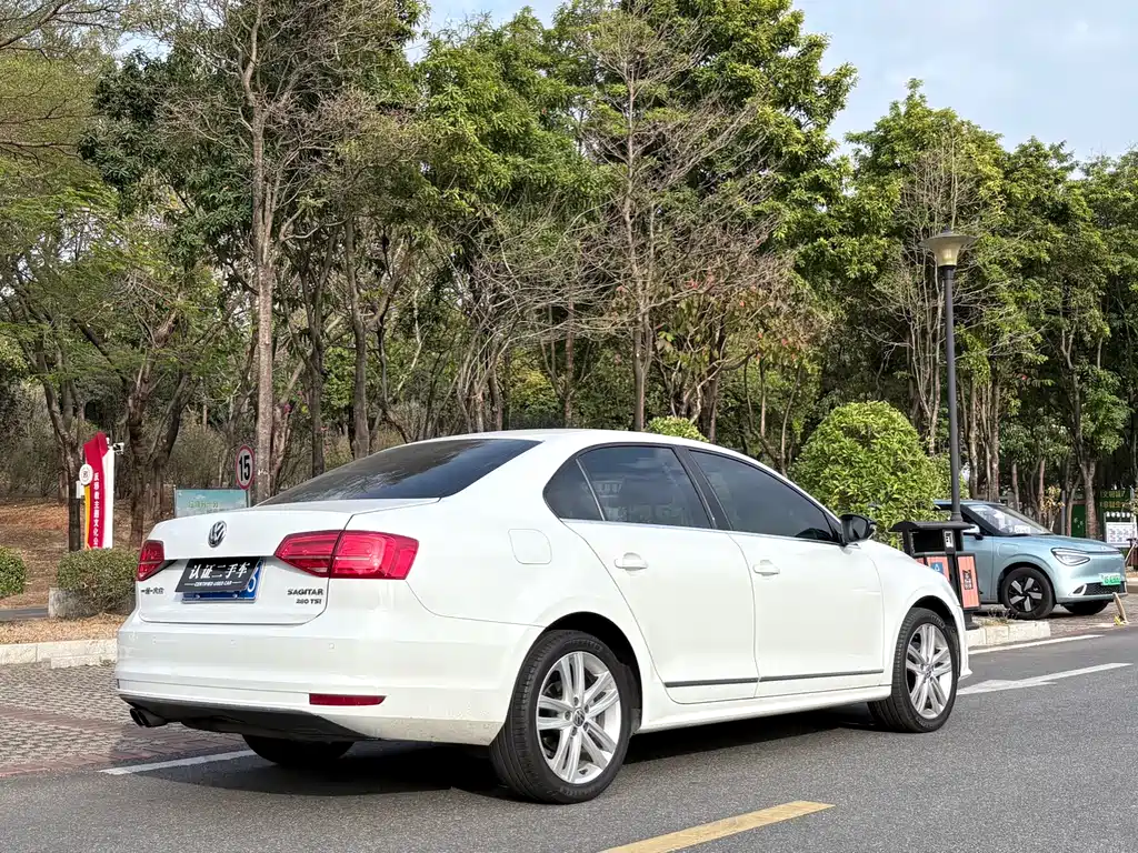 Volkswagen Volkswagen Sagitar 2018 280TSI DSG Edition 2018 - thumbnail 5