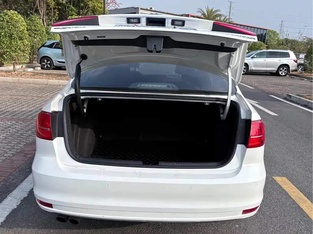 Volkswagen Volkswagen Sagitar 2018 280TSI DSG Edition 2018 - thumbnail 8
