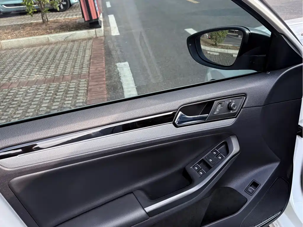 Volkswagen Volkswagen Sagitar 2018 280TSI DSG Edition 2018 - thumbnail 10