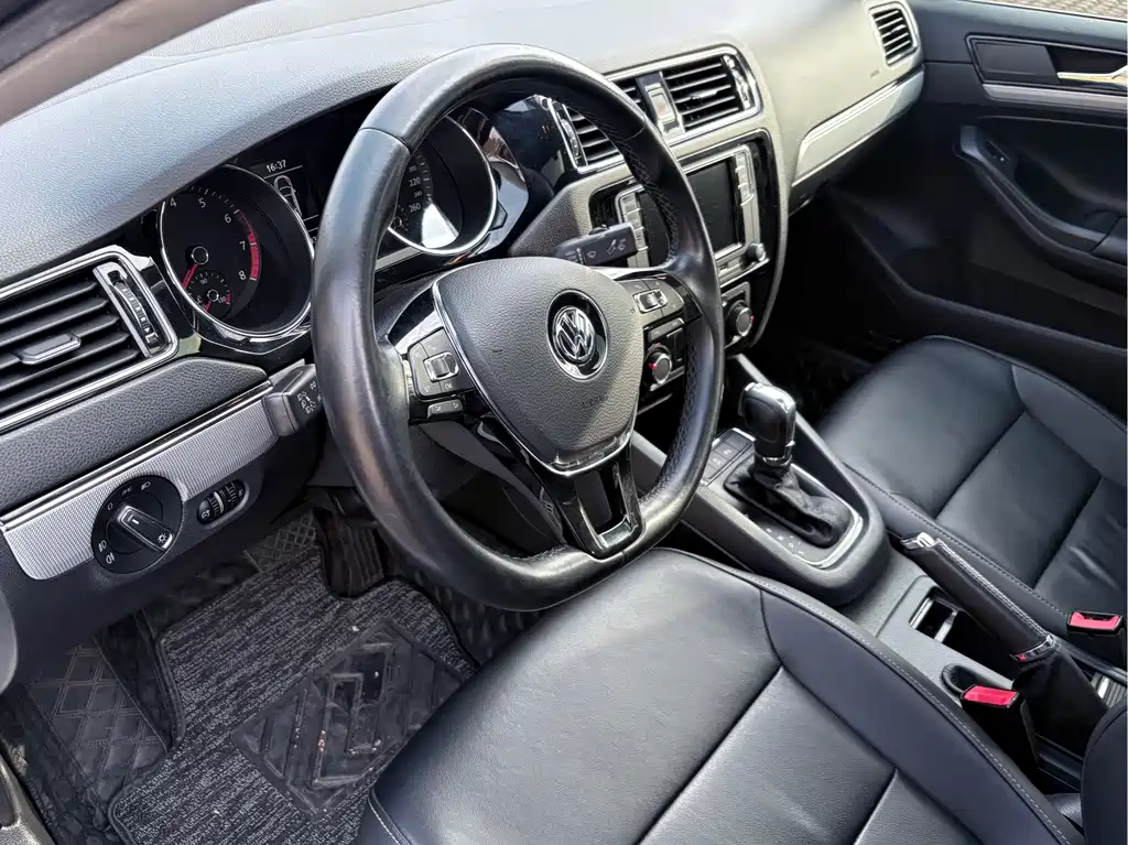 Volkswagen Volkswagen Sagitar 2018 280TSI DSG Edition 2018 - thumbnail 11