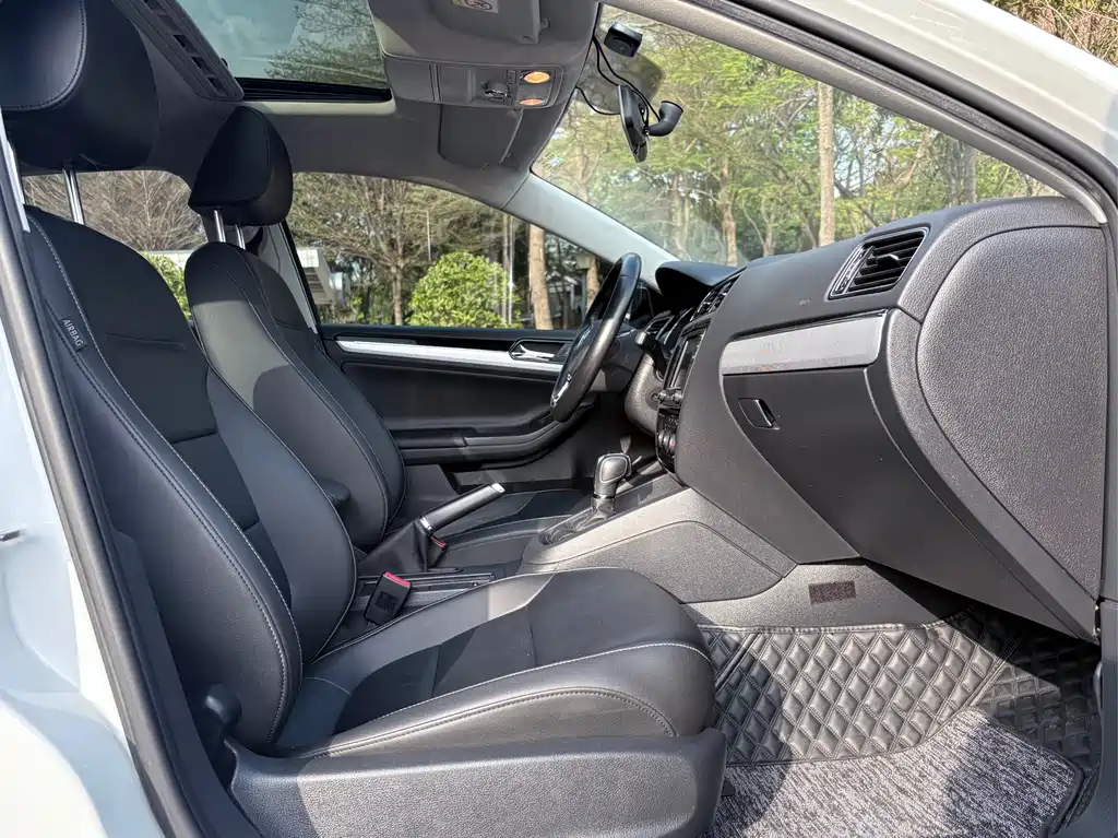 Volkswagen Volkswagen Sagitar 2018 280TSI DSG Edition 2018 - thumbnail 12