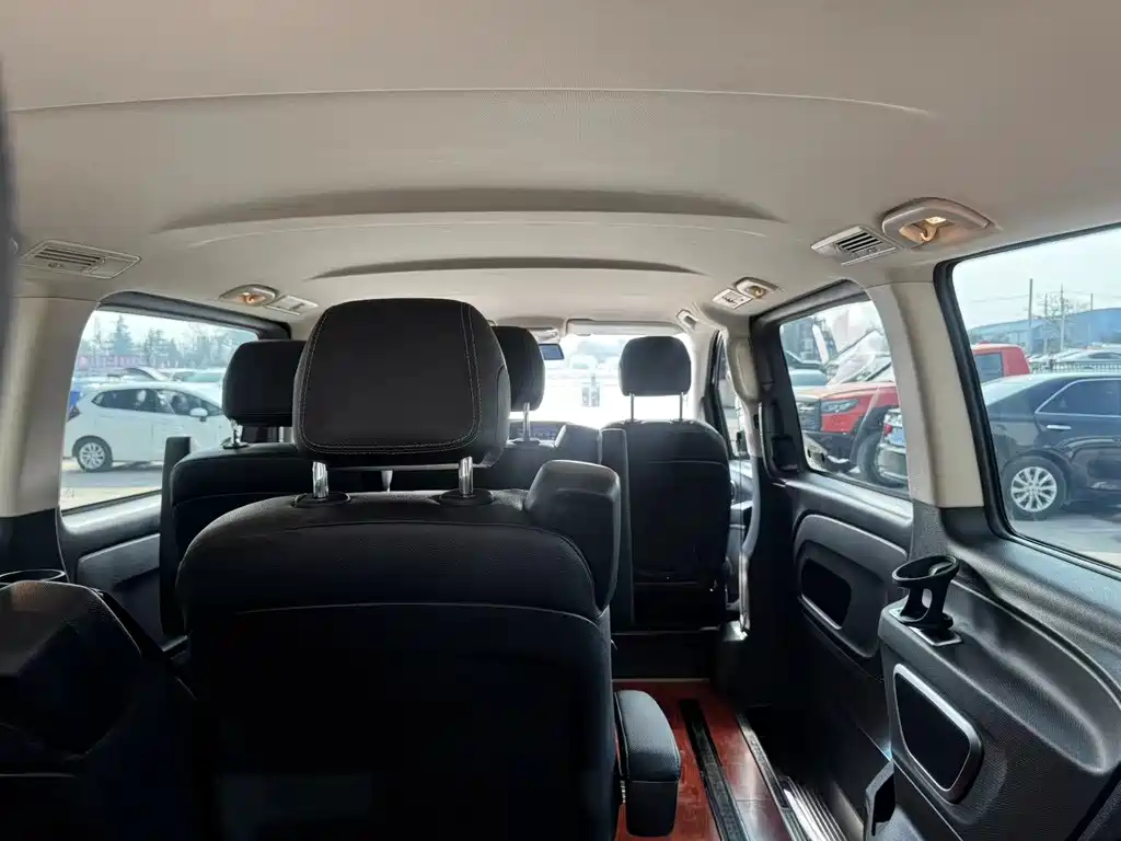 Mercedes-Benz Vito 2018 2.0T Elite 9-seater China VI 2019 - thumbnail 8