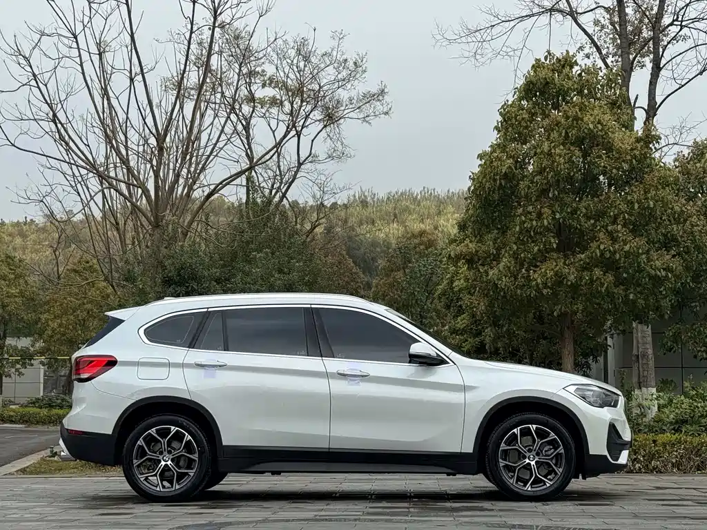 BMW BMW X1 2022 sDrive25Li Leading Edition 2022 - thumbnail 10