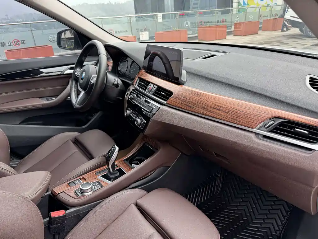 BMW BMW X1 2022 sDrive25Li Leading Edition 2022 - thumbnail 24