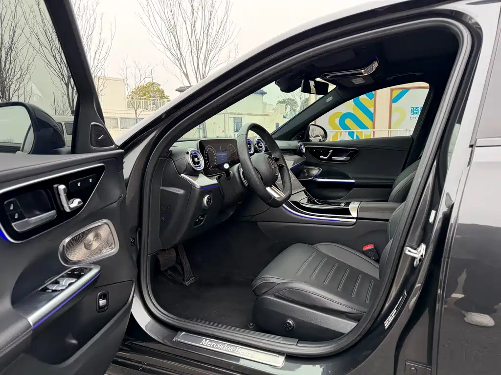 Mercedes-Benz Mercedes-Benz C-Class 2023 Facelift C 260 L Night Sport Edition 2023 - thumbnail 4