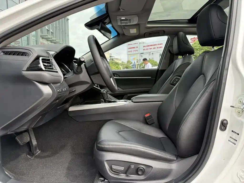 Toyota Toyota Camry 2019 Model Year Facelift Hybrid 2.5HG Luxury Edition 2020 - thumbnail 4