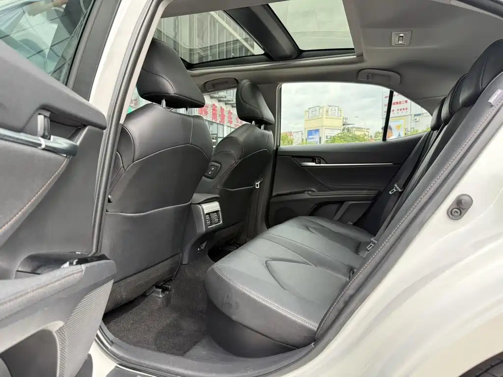 Toyota Toyota Camry 2019 Model Year Facelift Hybrid 2.5HG Luxury Edition 2020 - thumbnail 5