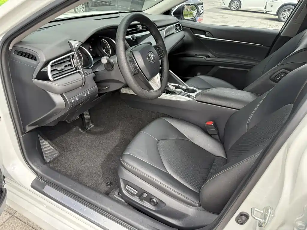 Toyota Toyota Camry 2019 Model Year Facelift Hybrid 2.5HG Luxury Edition 2020 - thumbnail 6
