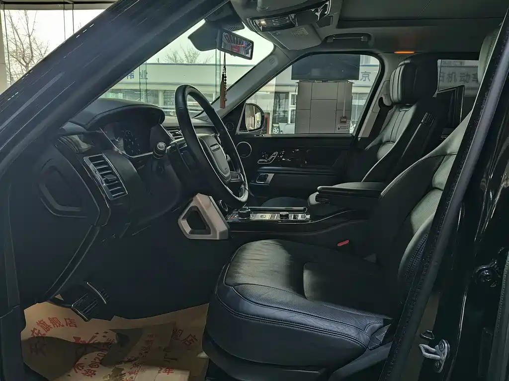 Land Rover Range Rover 2022 3.0 L6 400PS Vogue Long Wheelbase Classic Edition 2022 - thumbnail 8