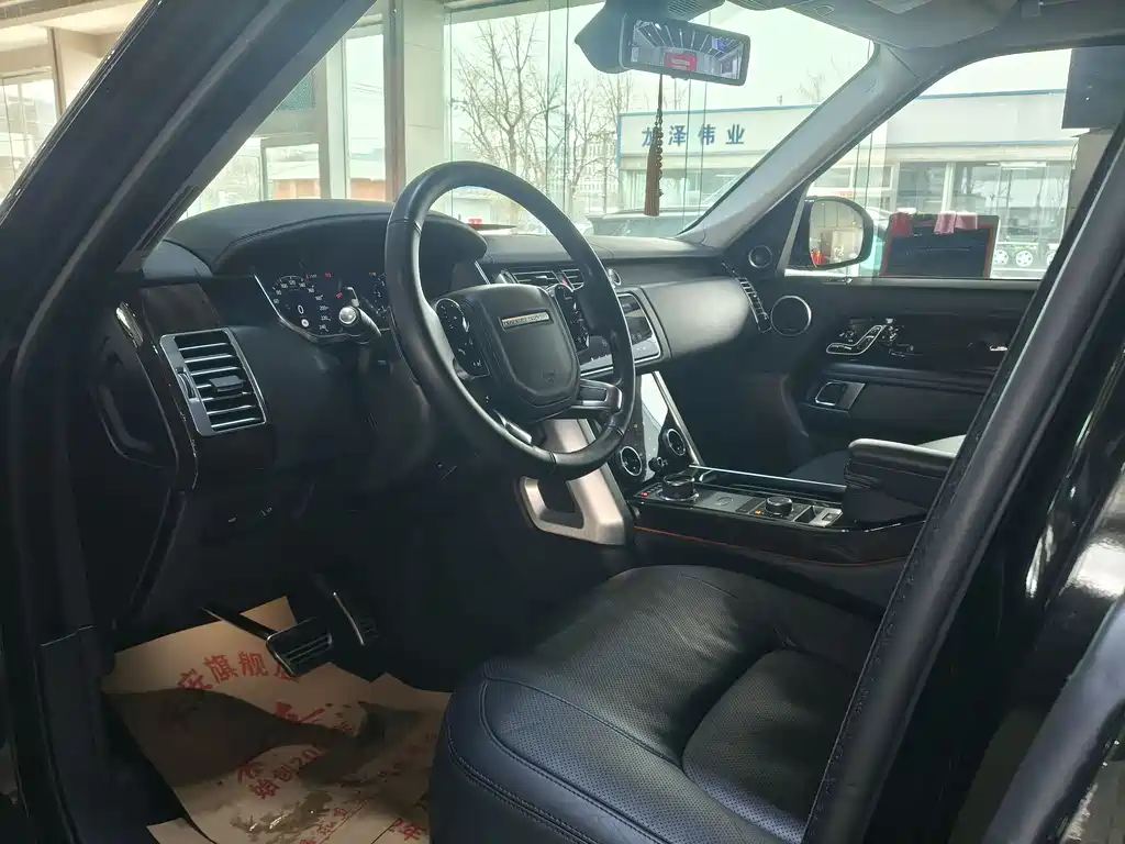 Land Rover Range Rover 2022 3.0 L6 400PS Vogue Long Wheelbase Classic Edition 2022 - thumbnail 9