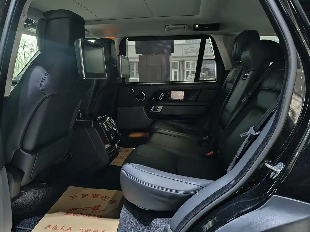 Land Rover Range Rover 2022 3.0 L6 400PS Vogue Long Wheelbase Classic Edition 2022 - thumbnail 15