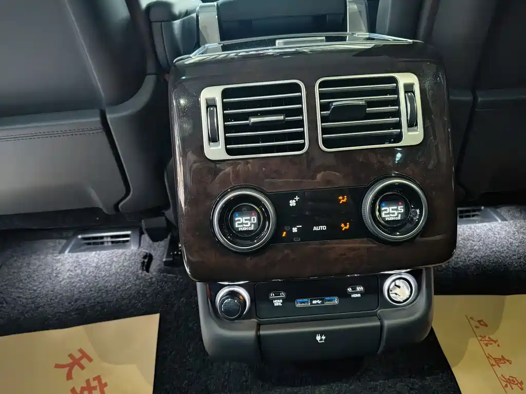Land Rover Range Rover 2022 3.0 L6 400PS Vogue Long Wheelbase Classic Edition 2022 - thumbnail 16